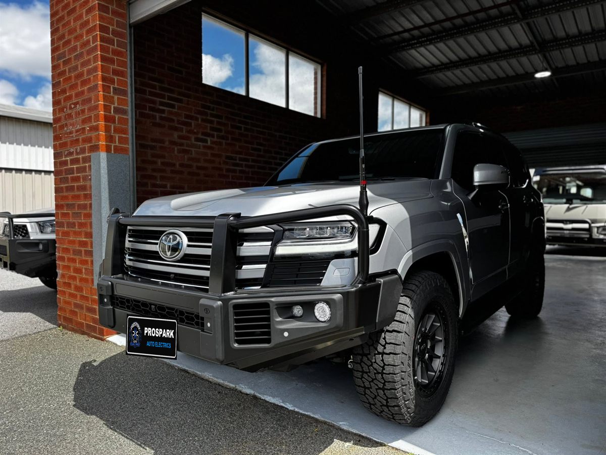 LandCruiser 300 with a bullbar-mounted UHF antenna